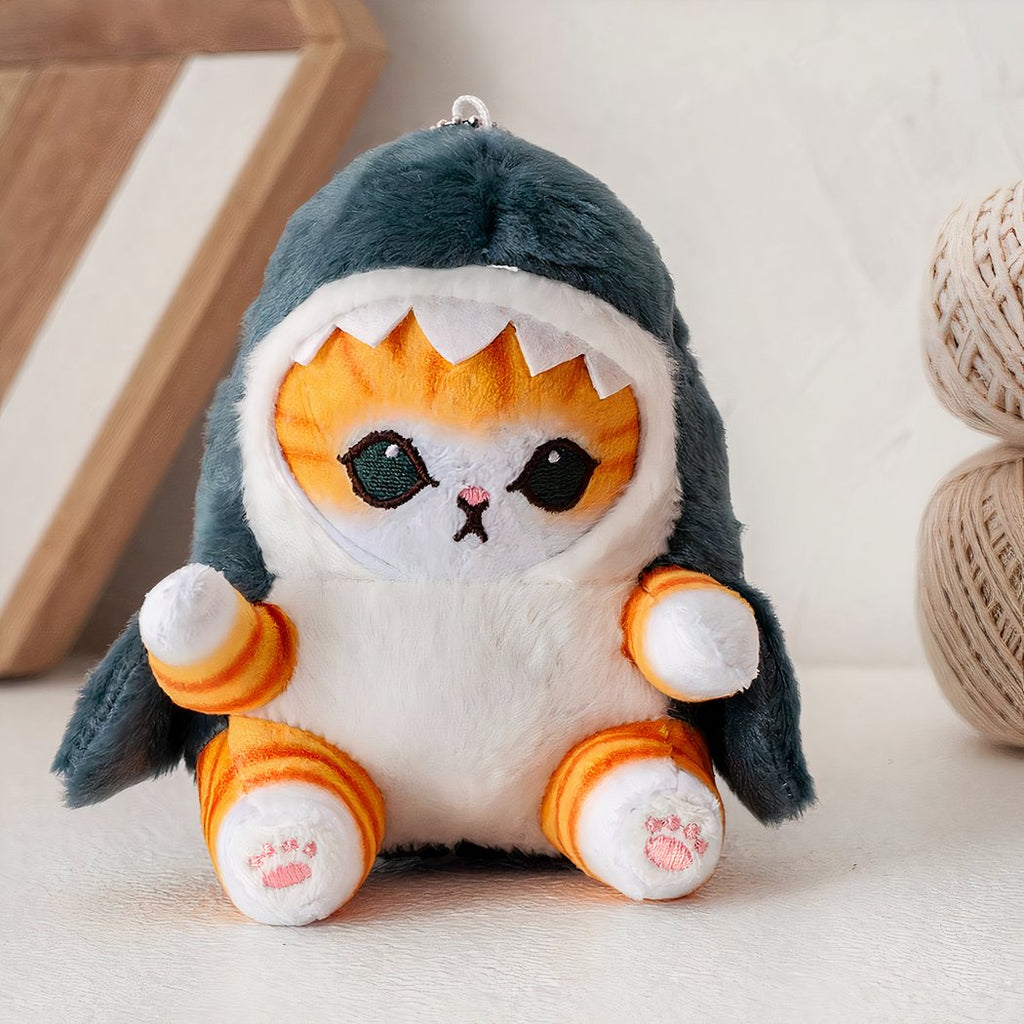 Gestreepte kat knuffel verkleed als haai 13 cm
