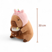 Capybara knuffel met drankje en grappige muts