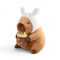 Capybara knuffel met drankje en grappige muts