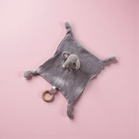Plat gehaakt olifant knuffeldoekje met tweekleurige katoenen doek