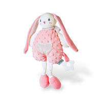 Roze konijn knuffel met gestippelde tuinbroek en gestreepte kraag