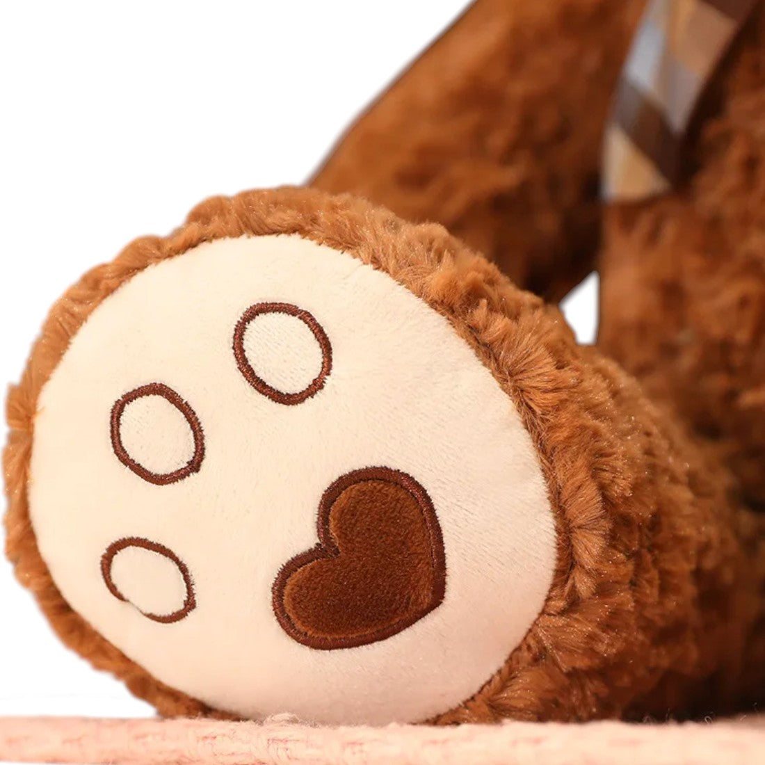 Traditionele krullende beer knuffel met retro strik