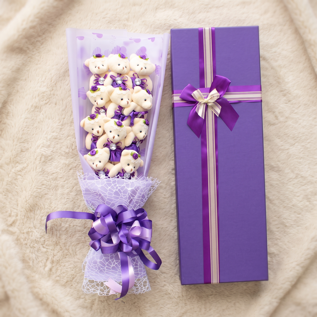 Boeket witte beren knuffel met paarse doos