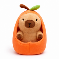 Capybara knuffel in perzikschelp
