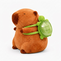 Troostende karamelkleurige capybara knuffel met schildpadrugzak 33 cm