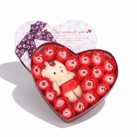 Geschenkdoos beren knuffel met rozen Valentijnsdag