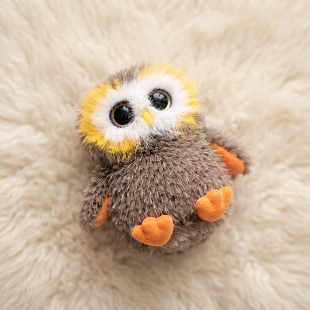 Donzige uil knuffel met grote ogen