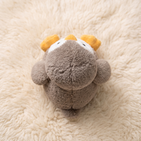Zachte pinguïn knuffel taupe en wit