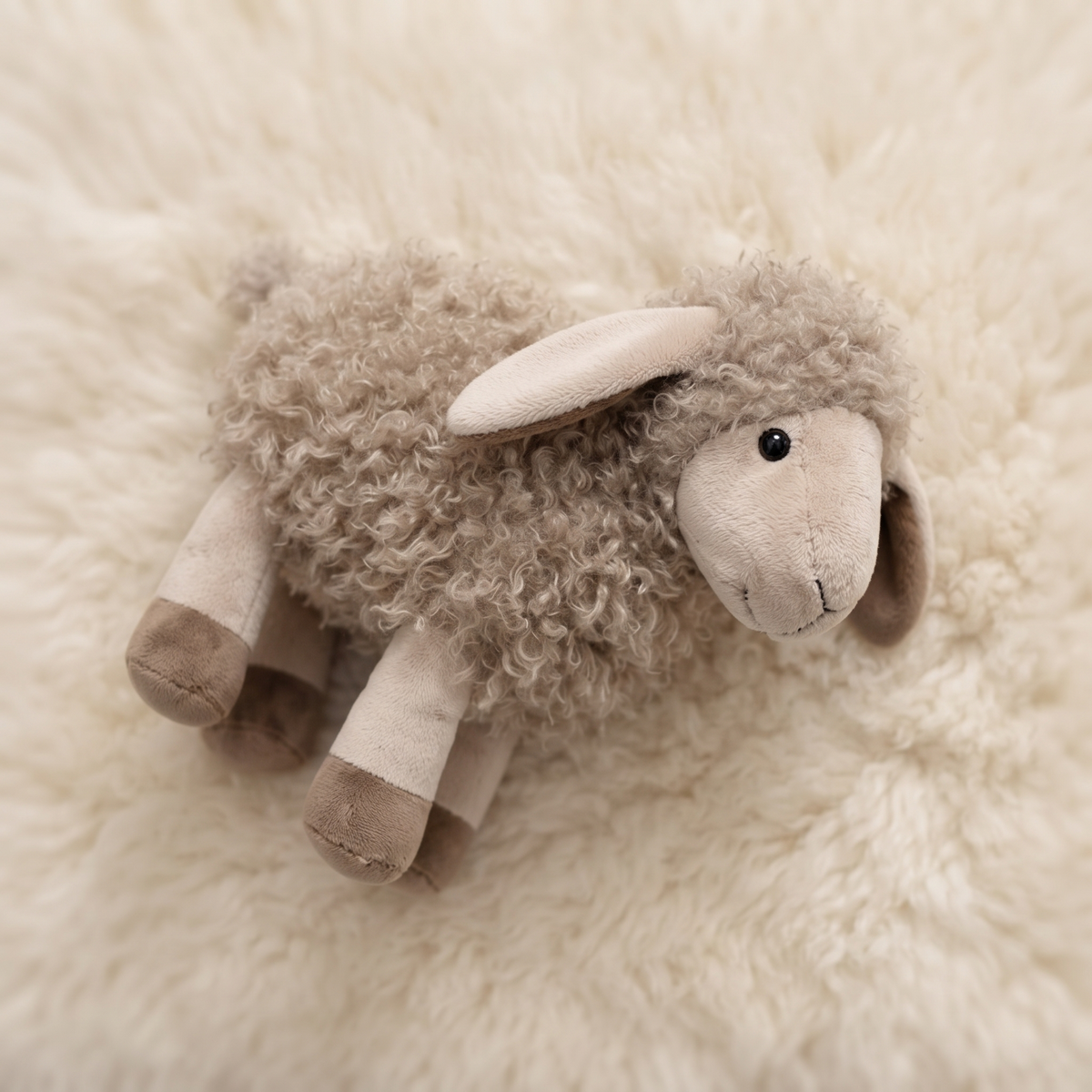Grijze katoenen schaap knuffel