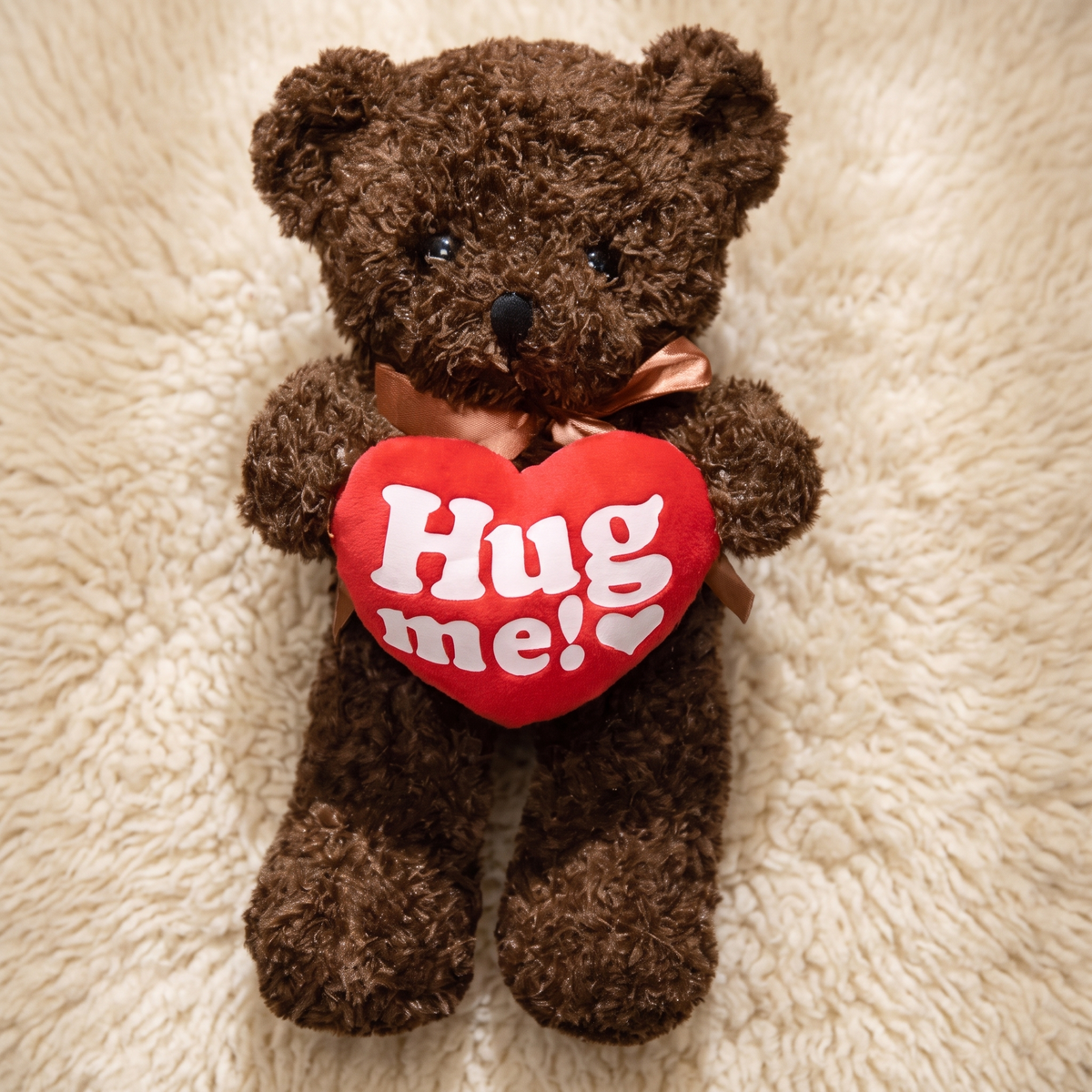 Grote beer knuffel met hart Hug Me