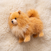 Realistische langharige reebruine keeshond knuffel