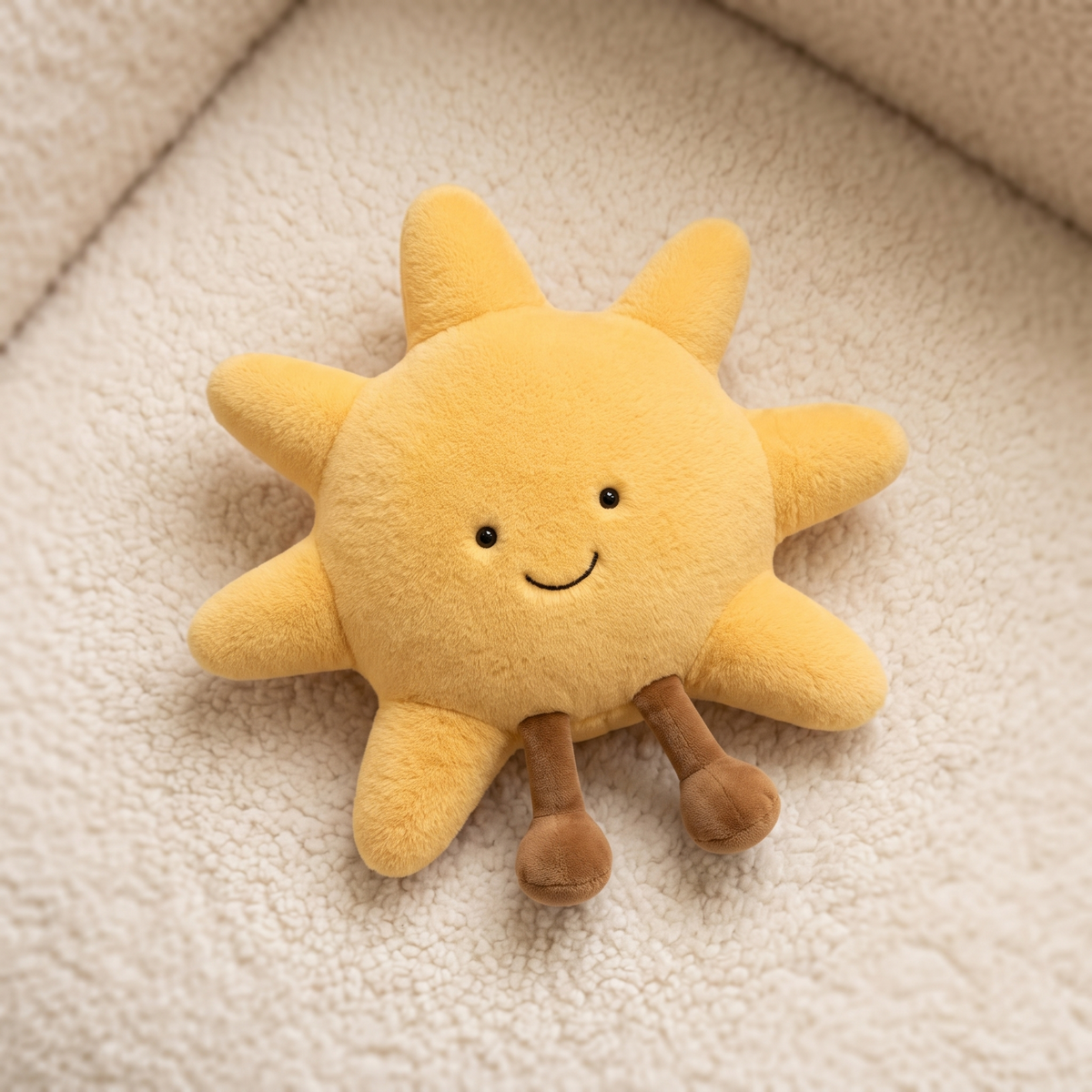 Lachende zon knuffel van zacht fluweel
