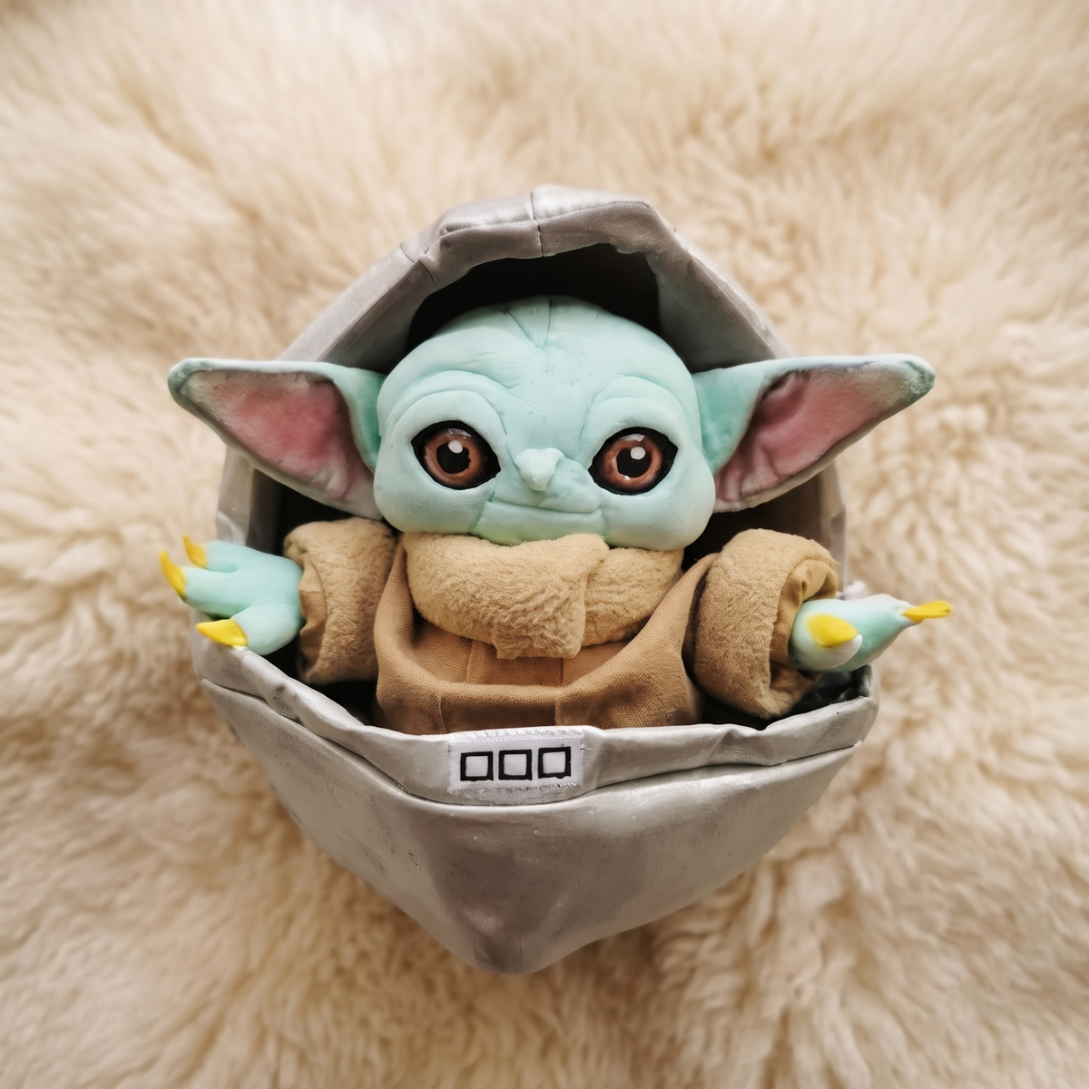 Baby Yoda knuffel in wieg 23 cm