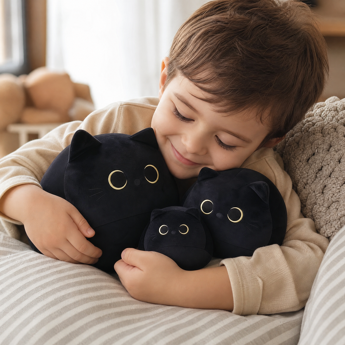 Zwarte kat knuffel met grote ogen