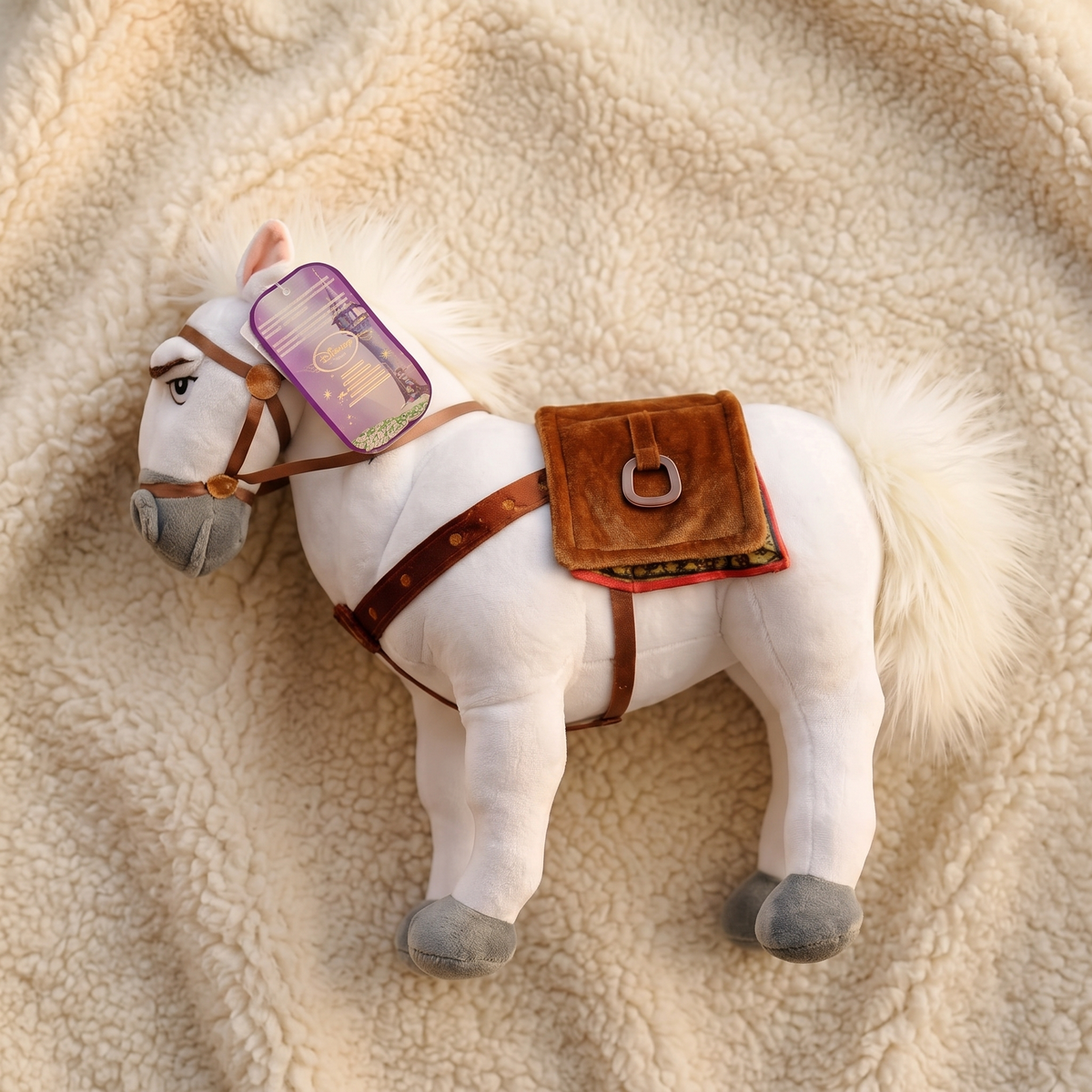 Wit paard knuffel Maximus met tuig