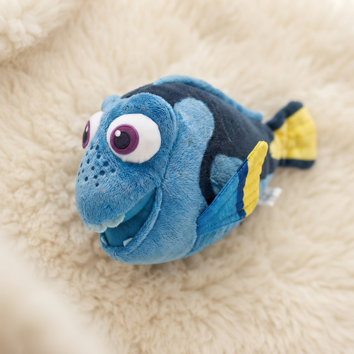 Dory blauwe doktersvis knuffel Disney