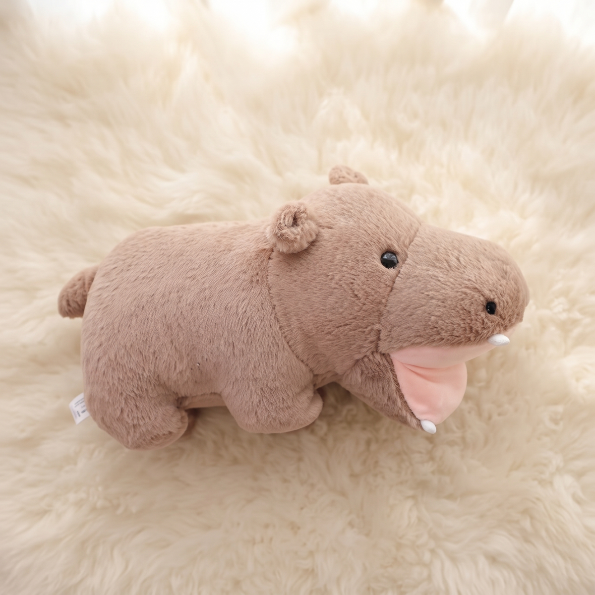 Nijlpaard knuffel met open bek