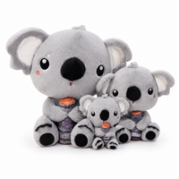 Grijze koala knuffel met bamboe
