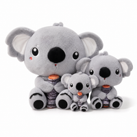 Grijze koala knuffel met bamboe