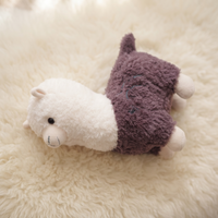 Tweekleurige lama knuffel paars en crème 28 cm