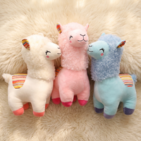 Kleurrijke lama knuffel met krullende manen