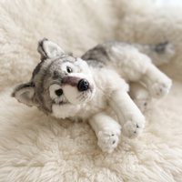 Realistische zittende wolf knuffel 27 cm