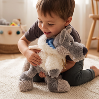 Wolf knuffel verkleed als wit schaap