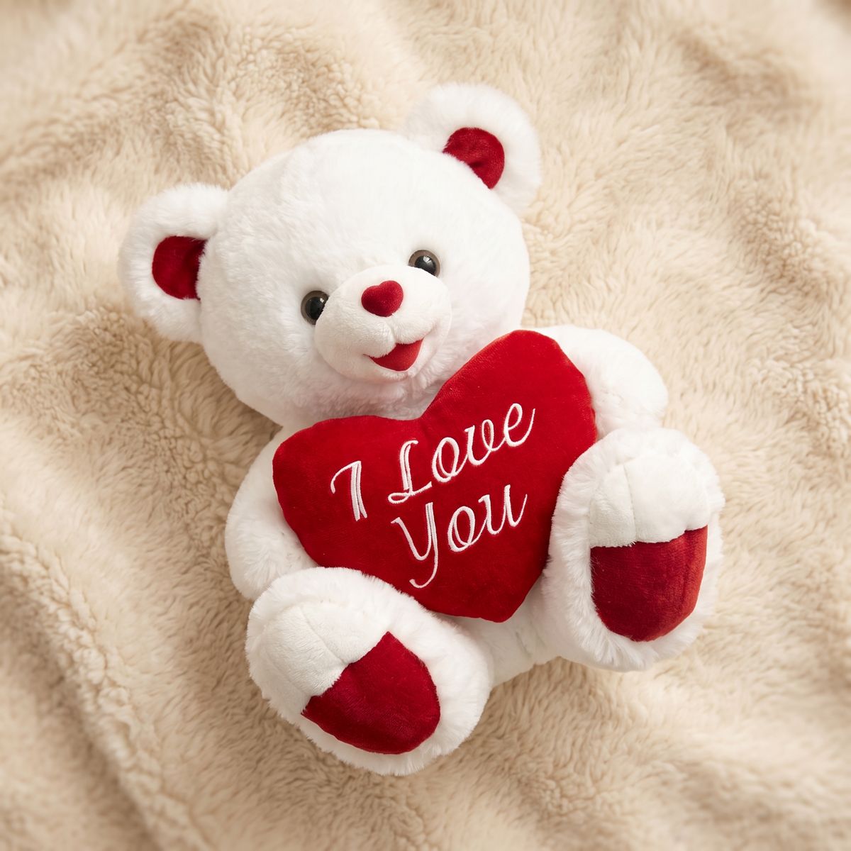 Beertje knuffel met hart I Love You wit en rood