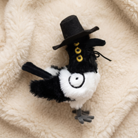 Ekster knuffel Sussie met hoge hoed