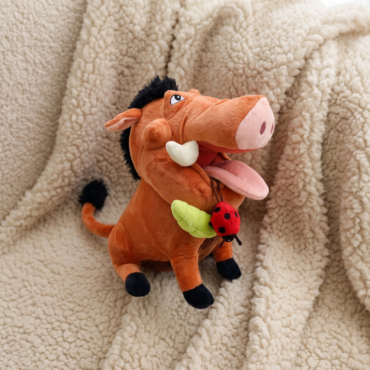 Pumbaa knuffel De Leeuwenkoning 37 cm