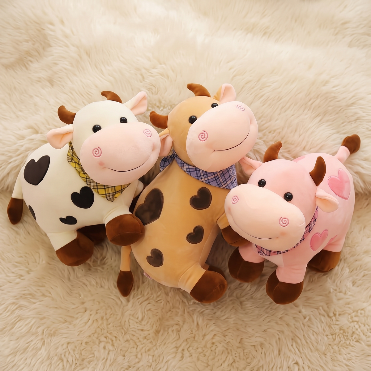 Koe knuffel met hartjesmotief