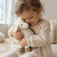 Wit schaap knuffel met lange oren