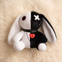 Gothic konijn knuffel zwart-wit met hart
