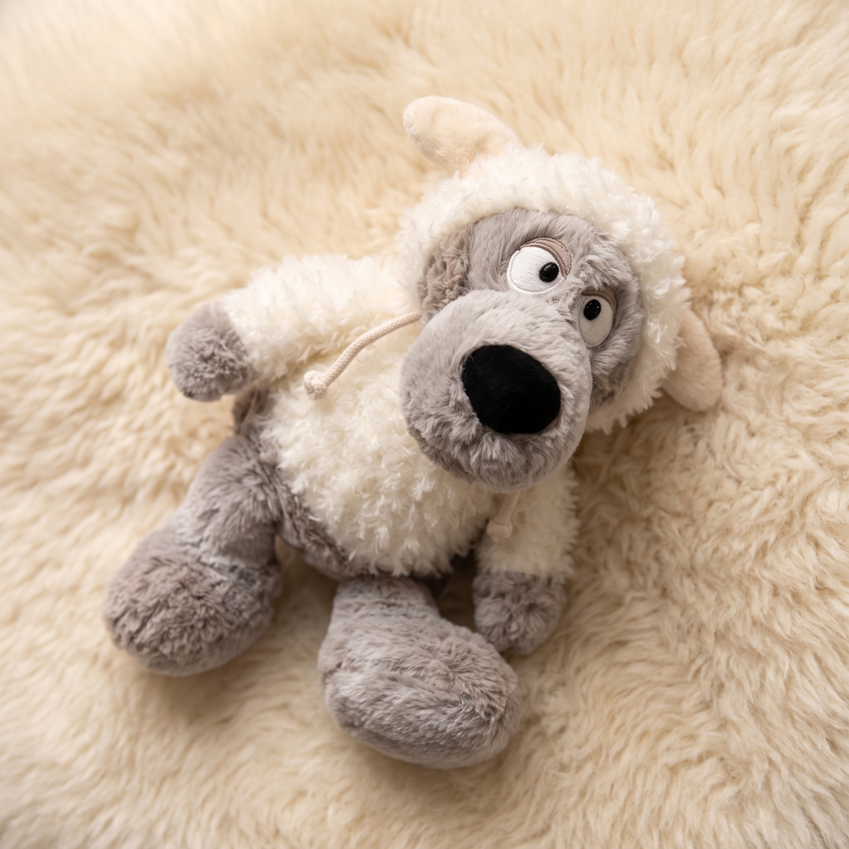 Grappige wolf in schaapskleren knuffel